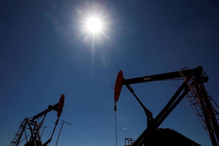 FOTO DE ARCHIVO: Plataformas petroleras en la perforación de petróleo y gas de esquisto de Vaca Muerta, en la provincia patagónica de Neuquén, Argentina, 21 de enero de 2019. REUTERS/Agustin Marcarian