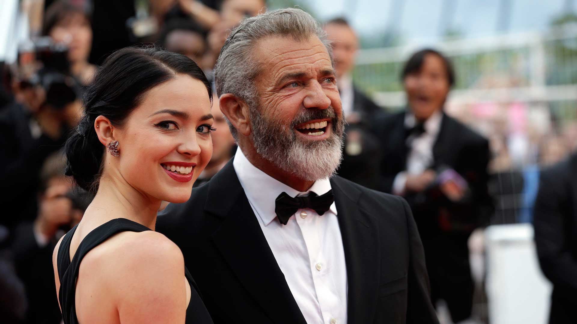 Mel Gibson y Rosalind Ross. (AP)