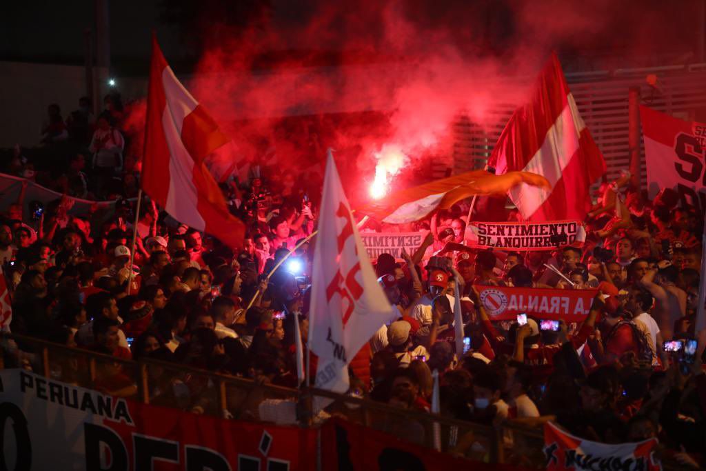 Banderazo in the preview of Peru vs. Uruguay