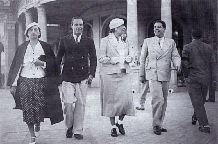 Josefina Dorado, Adolfo Bioy Casares, Victoria Ocampo y Jorge Luis Borges en Mar de Plata, 1935