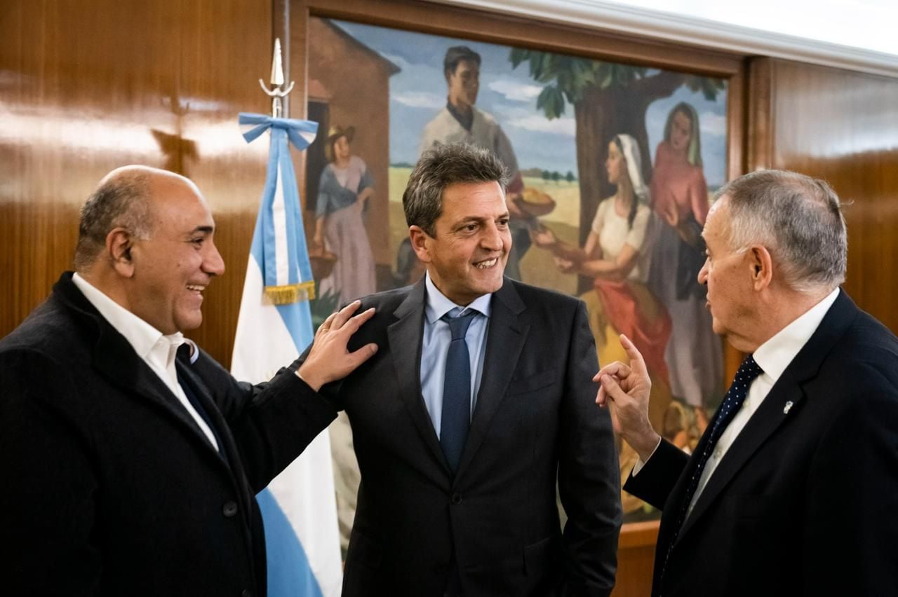 Manzur y Jaldo, los peronistas ganadores de Tucumán, junto a Sergio Massa, el candidato a presidente de Unión por la Patria