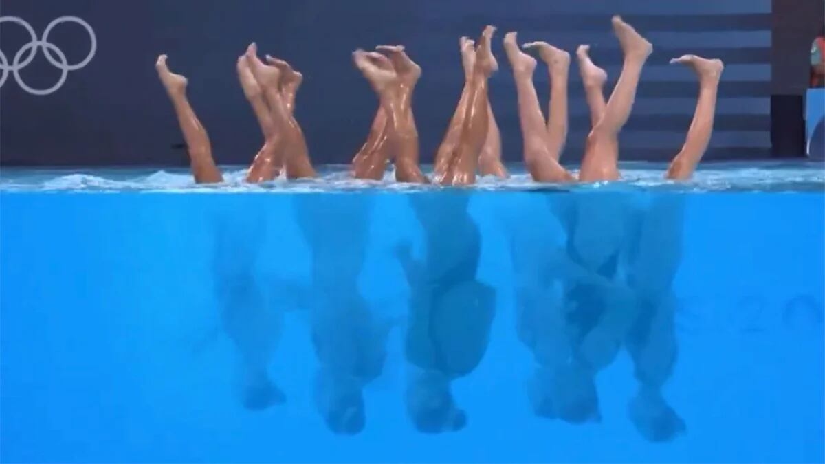 Un equipo de natación artística hizo un famoso paso de Michael Jackson bajo el agua y sorprendió a los jurados en París 2024