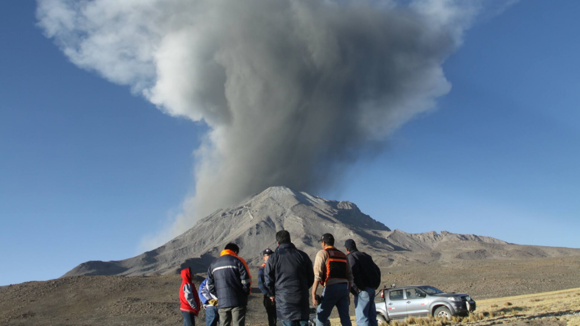 Volcán Ubinas Se Registran Nuevas Explosiones Y Declaran Estado De