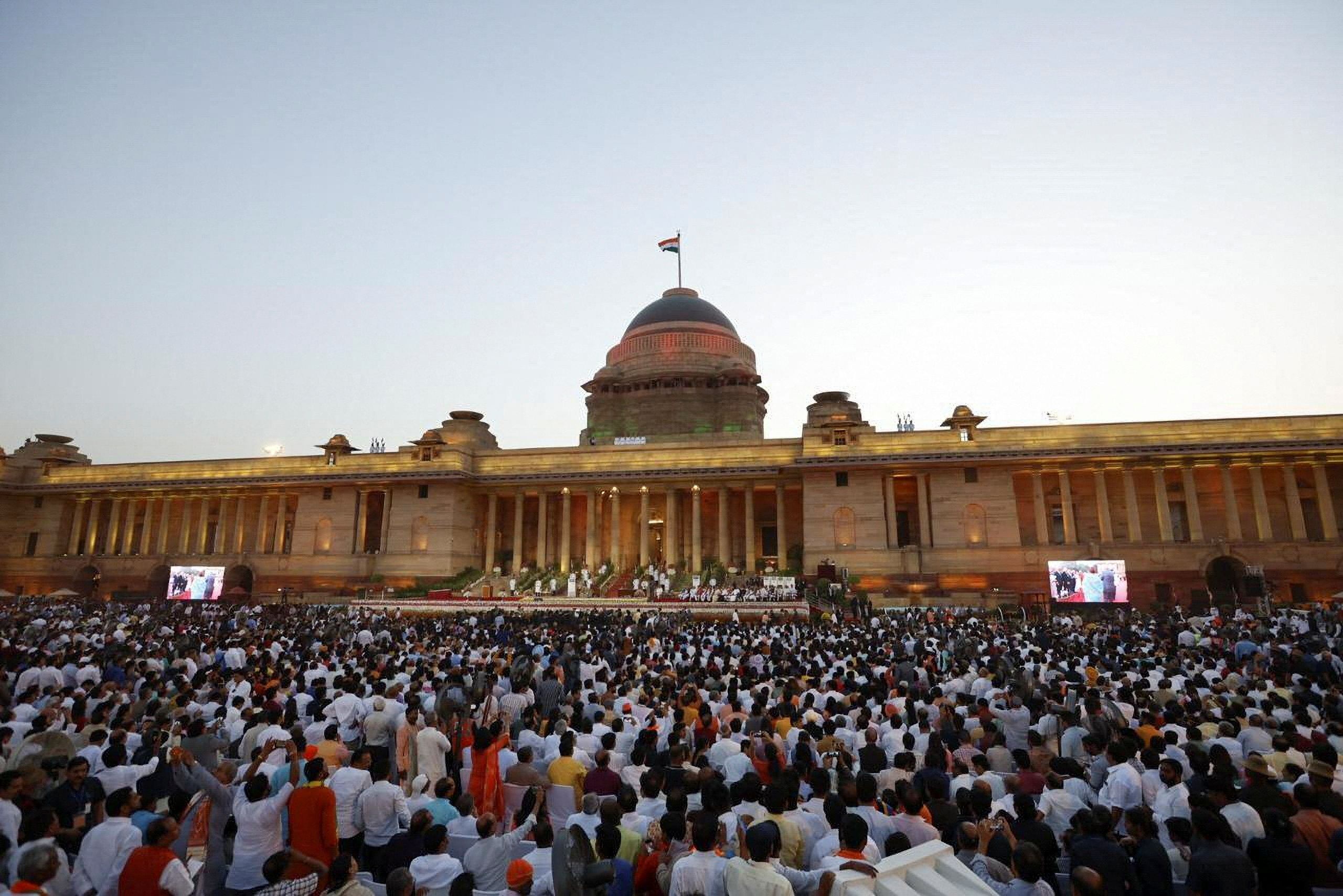 Una multitud presencia a la ceremonia de investidura de Modi (REUTERS/Adnan Abidi)