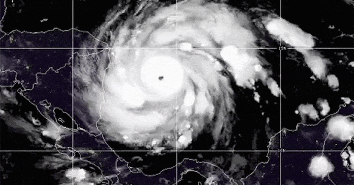 Iota minuto a minuto: intensificado para un huracán de categoría 4, con vientos de 245 km / h