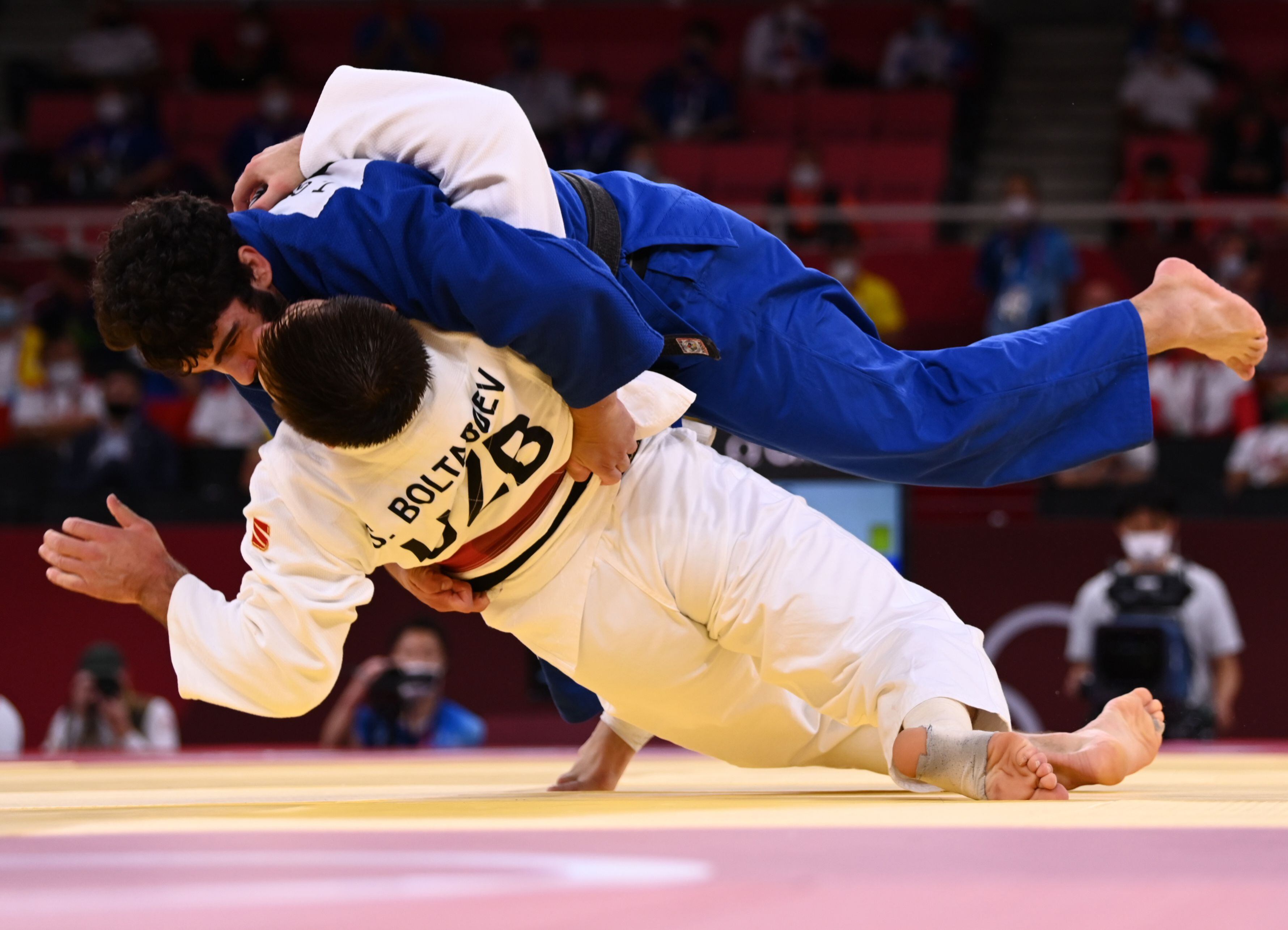 Grigalashvili de Georgia contra Sharofiddin Boltaboev de Uzbekistán, en la catagoría de los 81 Kg en Judo.