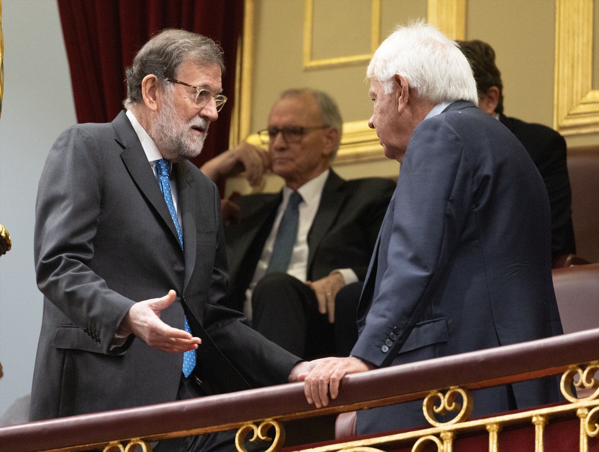 Felipe González y Mariano Rajoy en el Congreso de los Diputados durante la jura de la Constitución de Leonor. (Eduardo Parra / Europa Press)