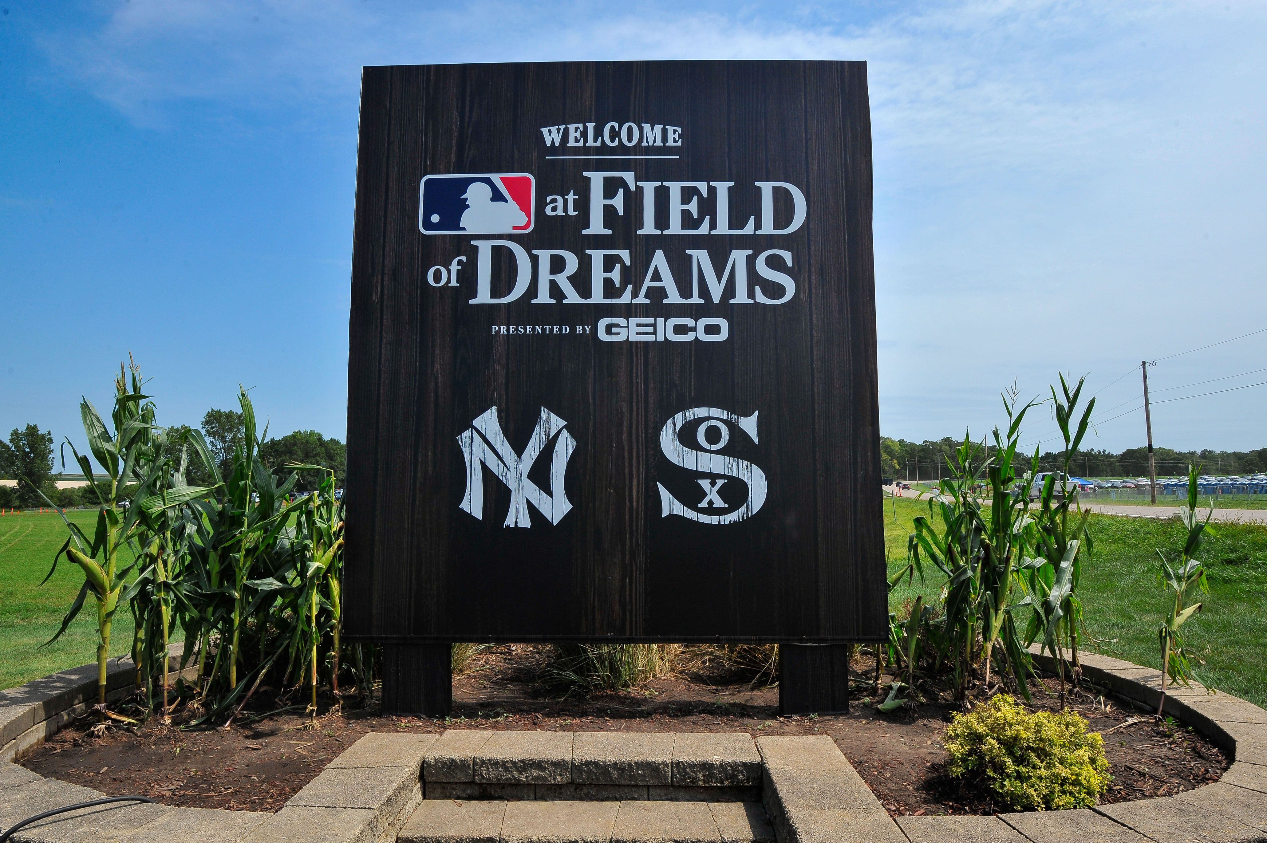 MLB: Cachorros y Rojos revelan uniformes para el Field of Dreams