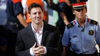 Lionel Messi durante una visita a los juzgados de GAVÁ por sus problemas con Hacienda en 2013 (AFP)