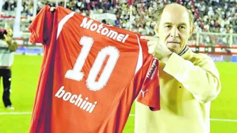 CONMEBOL Libertadores on X: 🏆🔝 Um só homem carrega 4️⃣ taças  #CONMEBOLLibertadores no currículo: é Ricardo Bochini, maior ídolo do @ Independiente 🇦🇷, e que completa 65 anos hoje. Parabéns a um multicampeão