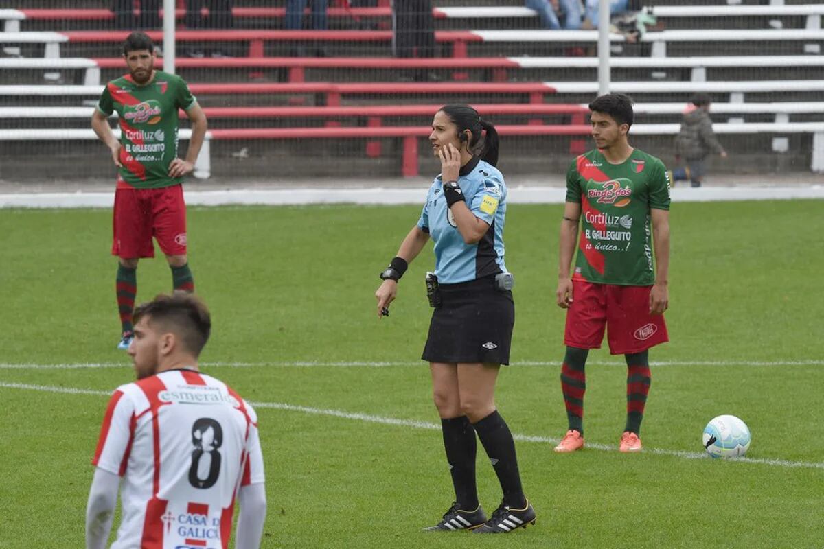 Mano a mano con la jueza de fútbol Claudia Umpiérrez: Logros, objetivos y  lo que queda por hacer – HOY CANELONES