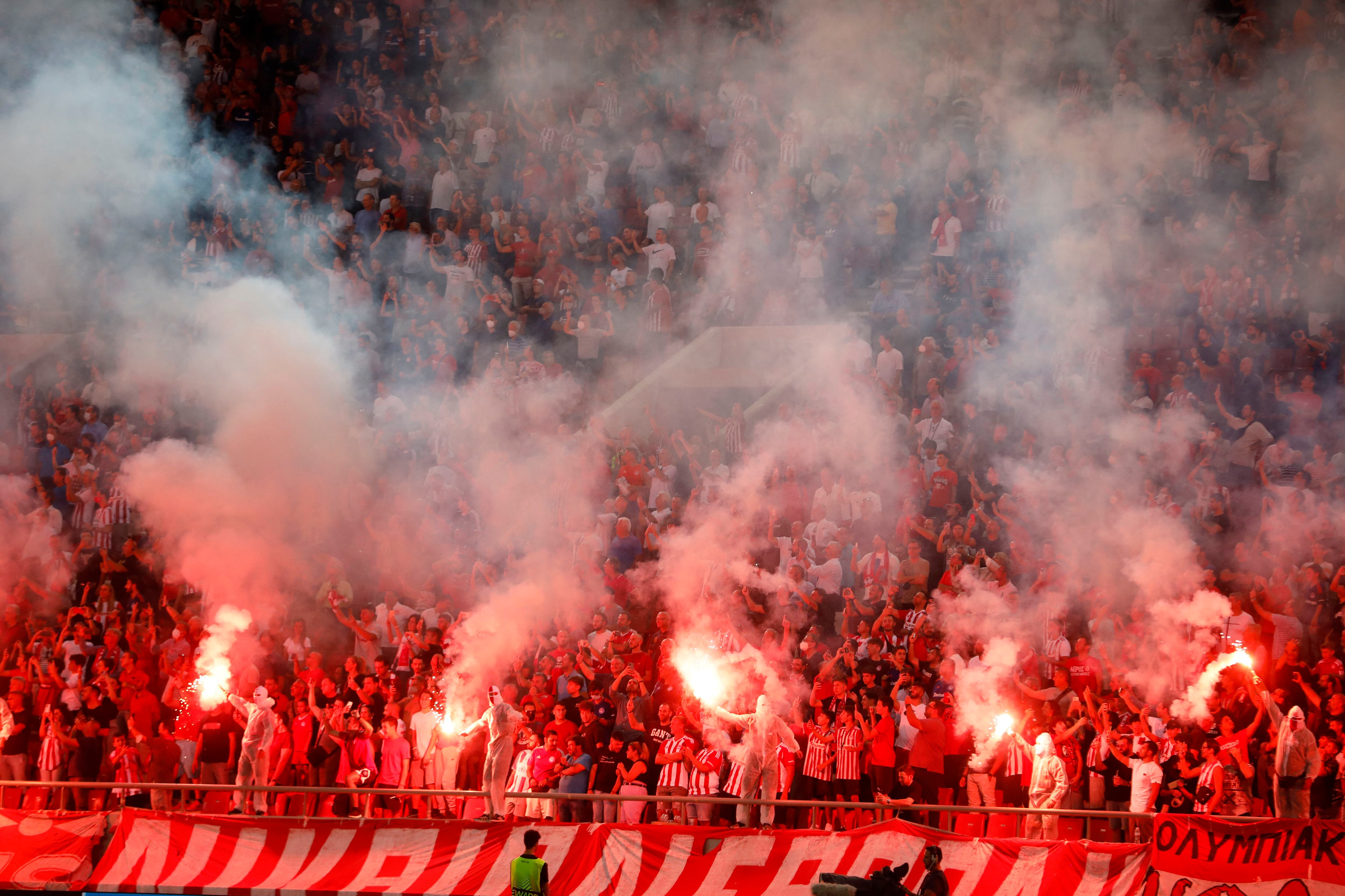 Con Ovación Así Recibió La Hinchada Del Olympiacos A James Rodríguez Infobae 