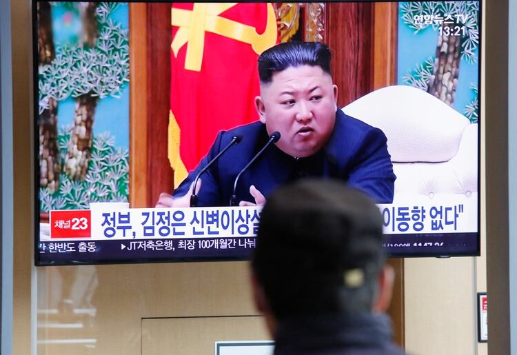 South Korean viewers watch reports on Kim Jong-un in Seoul (Reuters)