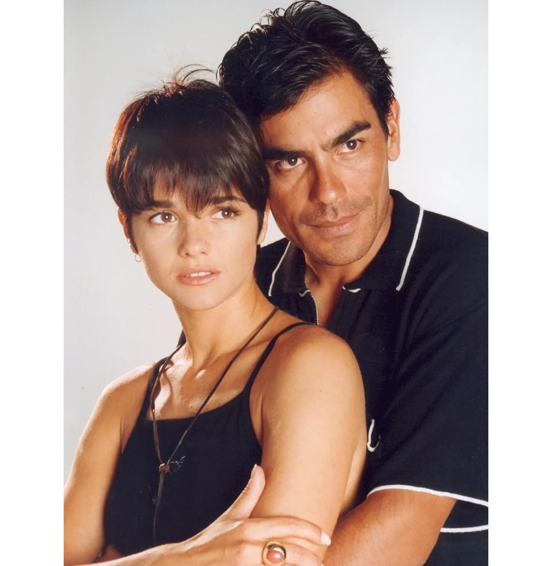 Araceli González y Juan Palomino como Carola y Santiago Becerra, en Carola Casini (1997)