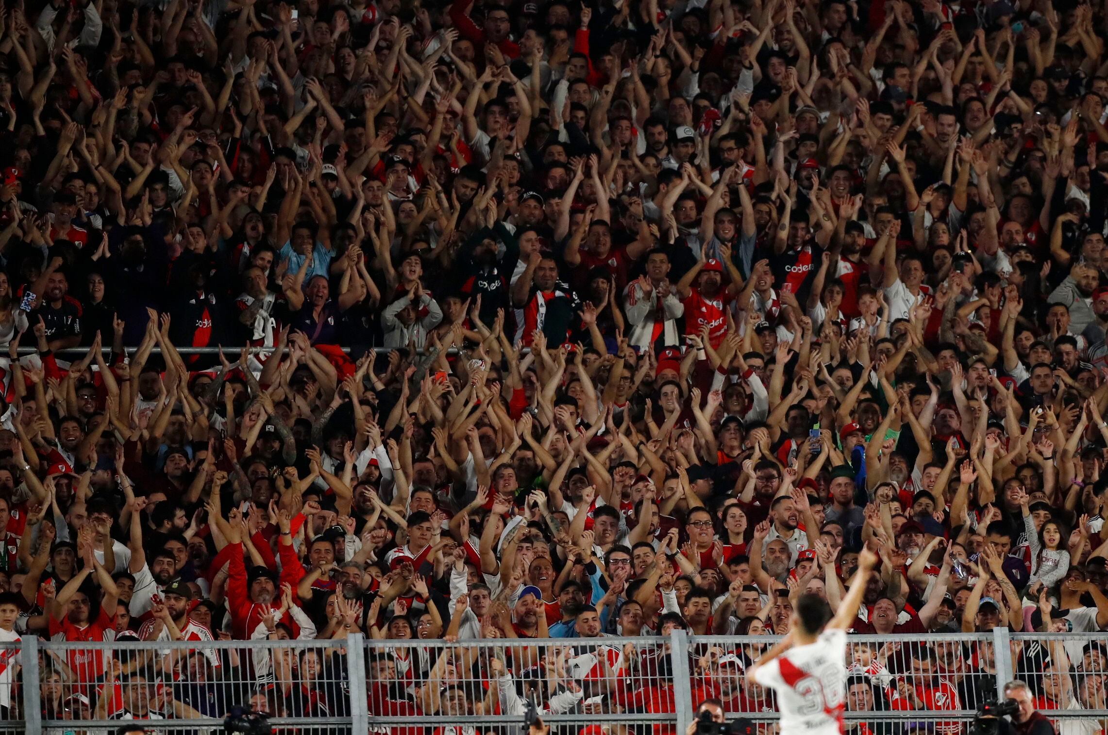 Más allá de las eliminaciones, el Monumental es una fortaleza para el Millonario (Foto: Reuters)