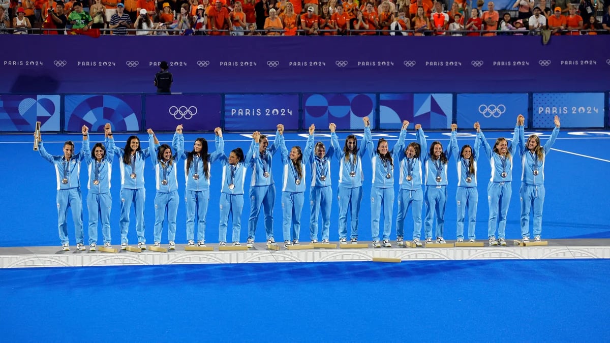 Las Leonas se subieron al podio para recibir la medalla de bronce en los Juegos Olímpicos