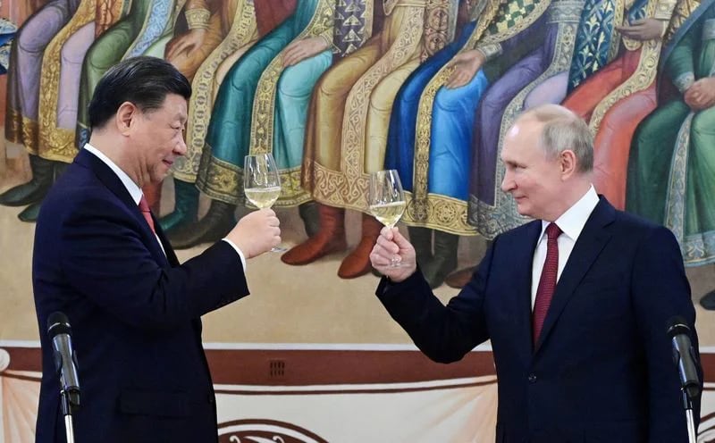 El presidente ruso, Vladímir Putin, y el presidente chino, Xi Jinping, en una recepción en el Kremlin en Moscú, Rusia. 21 de marzo de 2023. Sputnik/Pavel Byrkin/Kremlin vía REUTERS/Archivo