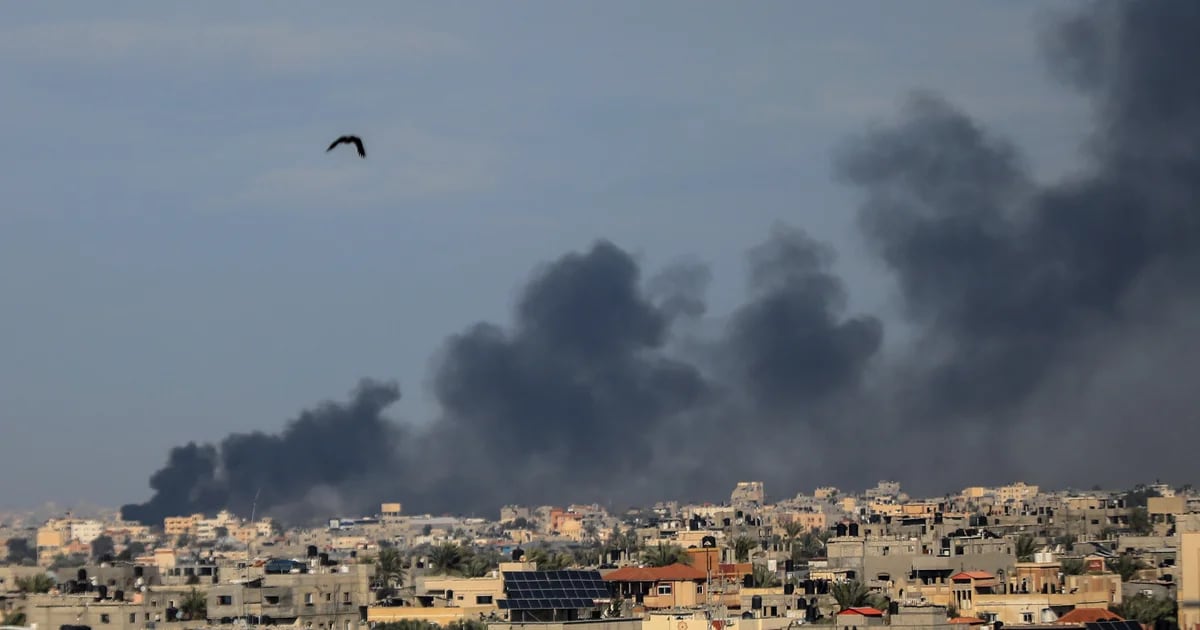 Israel intensifies bombardment in Khan Yunis and orders evacuation of thousands of civilians