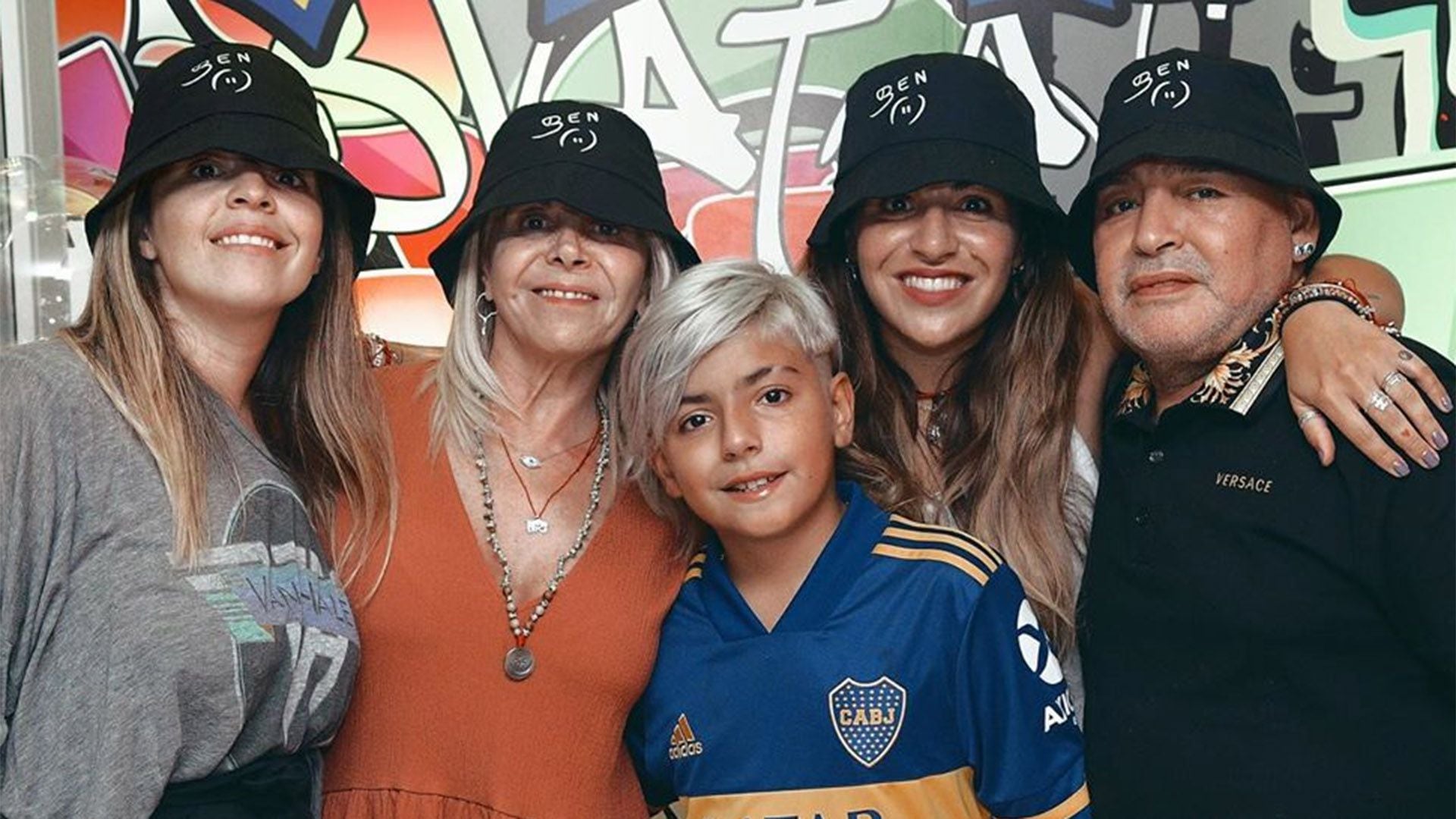 Gianinna Maradona con sus padres Diego y Claudia, su hermana Dalma y su hijo Benjamín