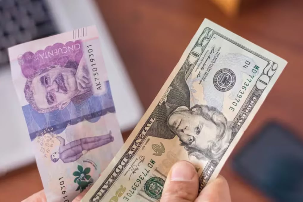 $400 equivalen a $1.699.180, según la tasa del dólar en octubre 2024; comisiones afectan conversiones - crédito Shutterstock