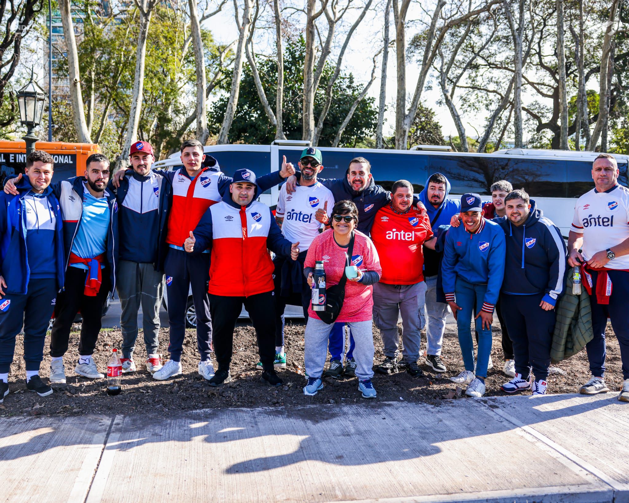 Los simpatizantes de Nacional de Montevideo llegaron en gran número a Buenos Aires (@Nacional)