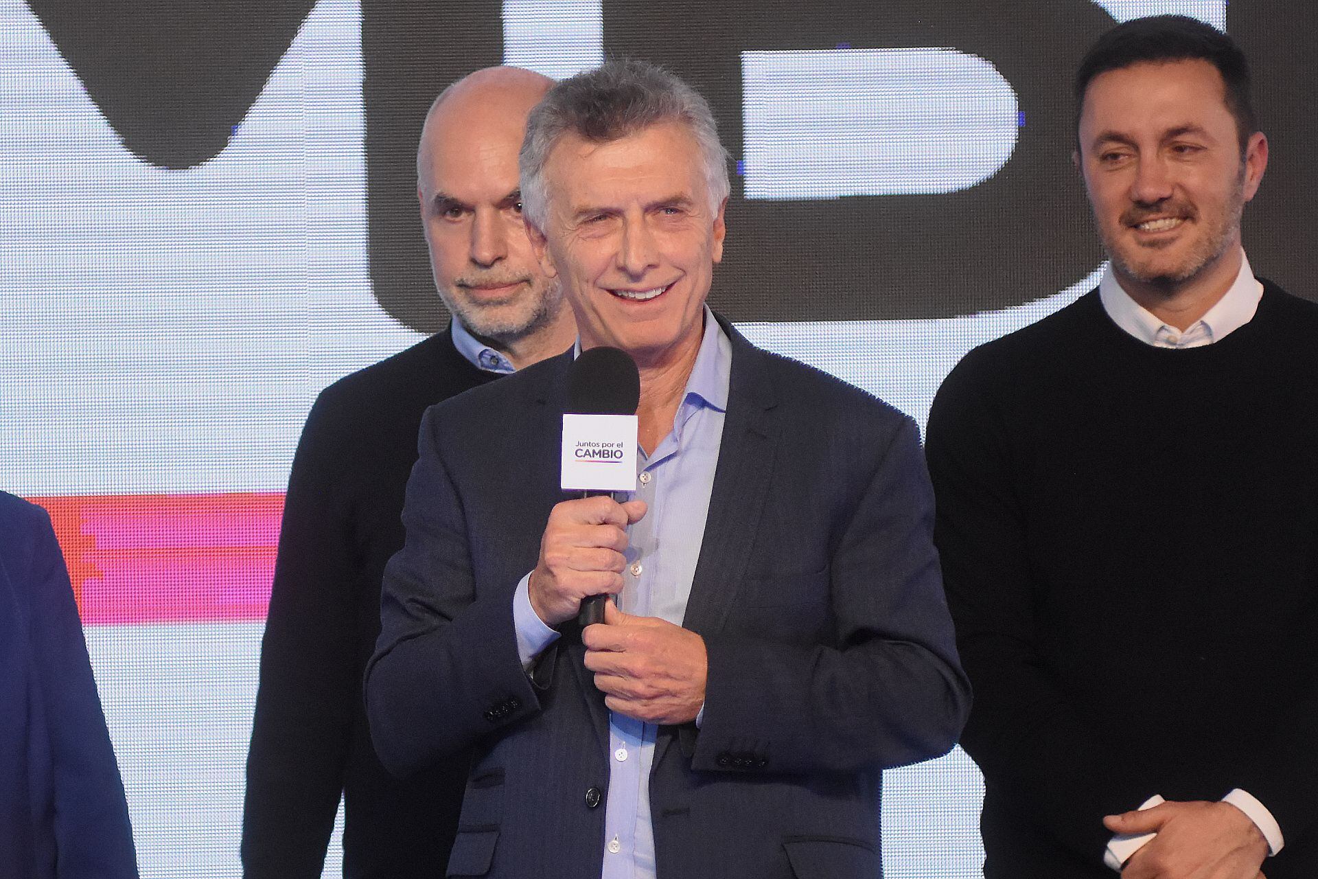 Mauricio Macri se sumó al búnker de JxC. Detrás se encuentra Larreta, el gran perdedor de la interna (Nicolas Stulberg)