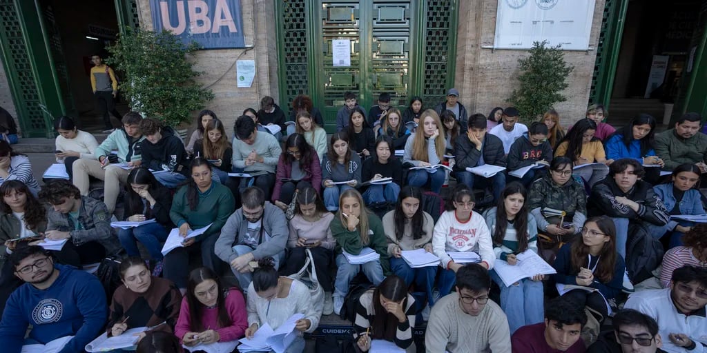 Tratativas tardías en torno a la marcha universitaria, una luz de alerta para Milei en semanas claves para el humor social