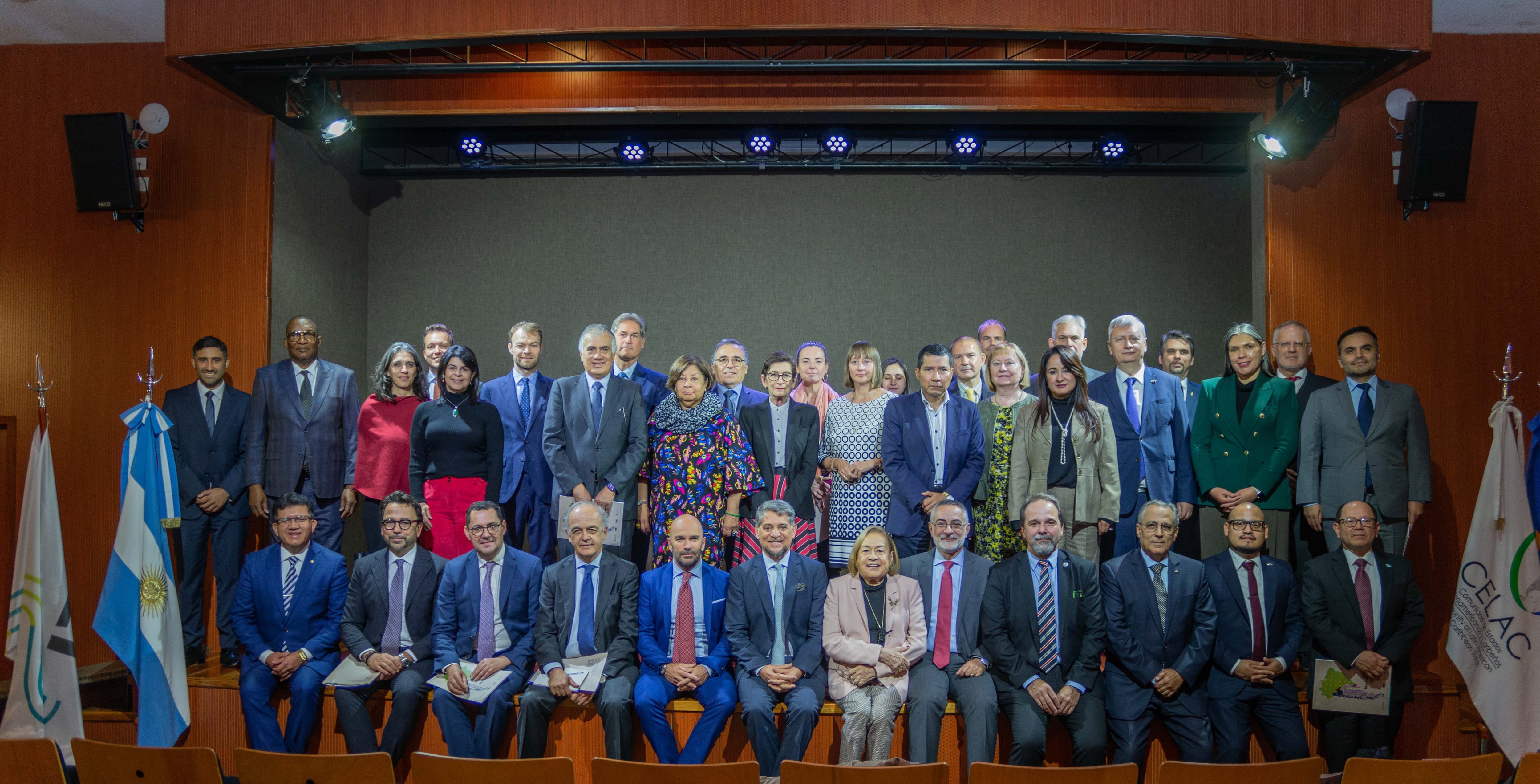 Gustavo Martínez Pandiani, secretario de Asuntos para America Latina con embajadores de la Unión Europea y la CELAC.