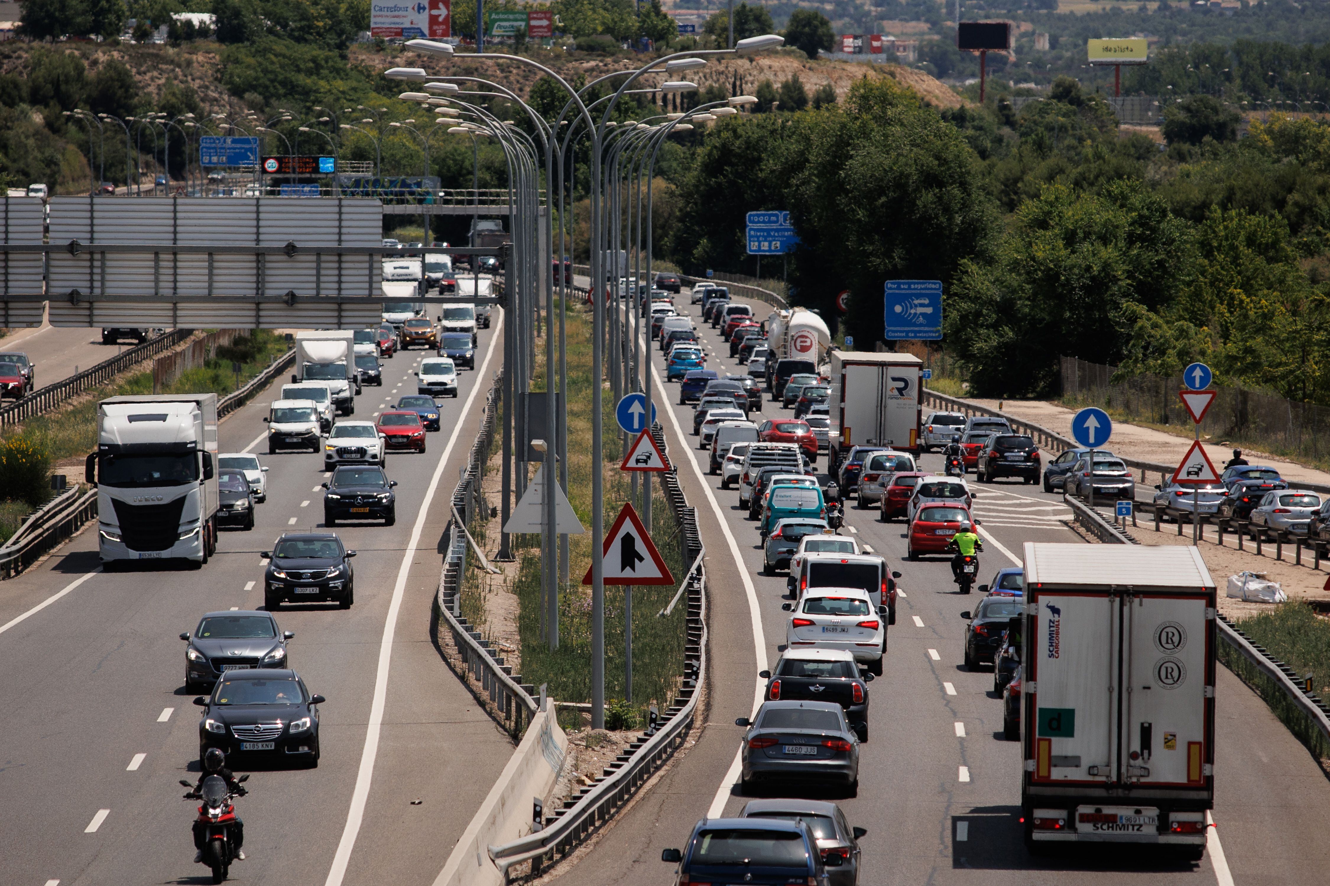 El objetivo de la asignación es ayudar a los trabajadores a afrontar la subida de los gastos en combustible (Alejandro Martínez Vélez - Europa Press) 