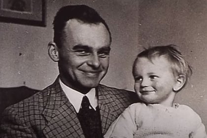 El 25 de mayo de 1948, junto a otros tres detenidos, fue ejecutado. Un tiro desde muy cerca en el medio de la nuca acabó con su vida (Captura video de AFP)