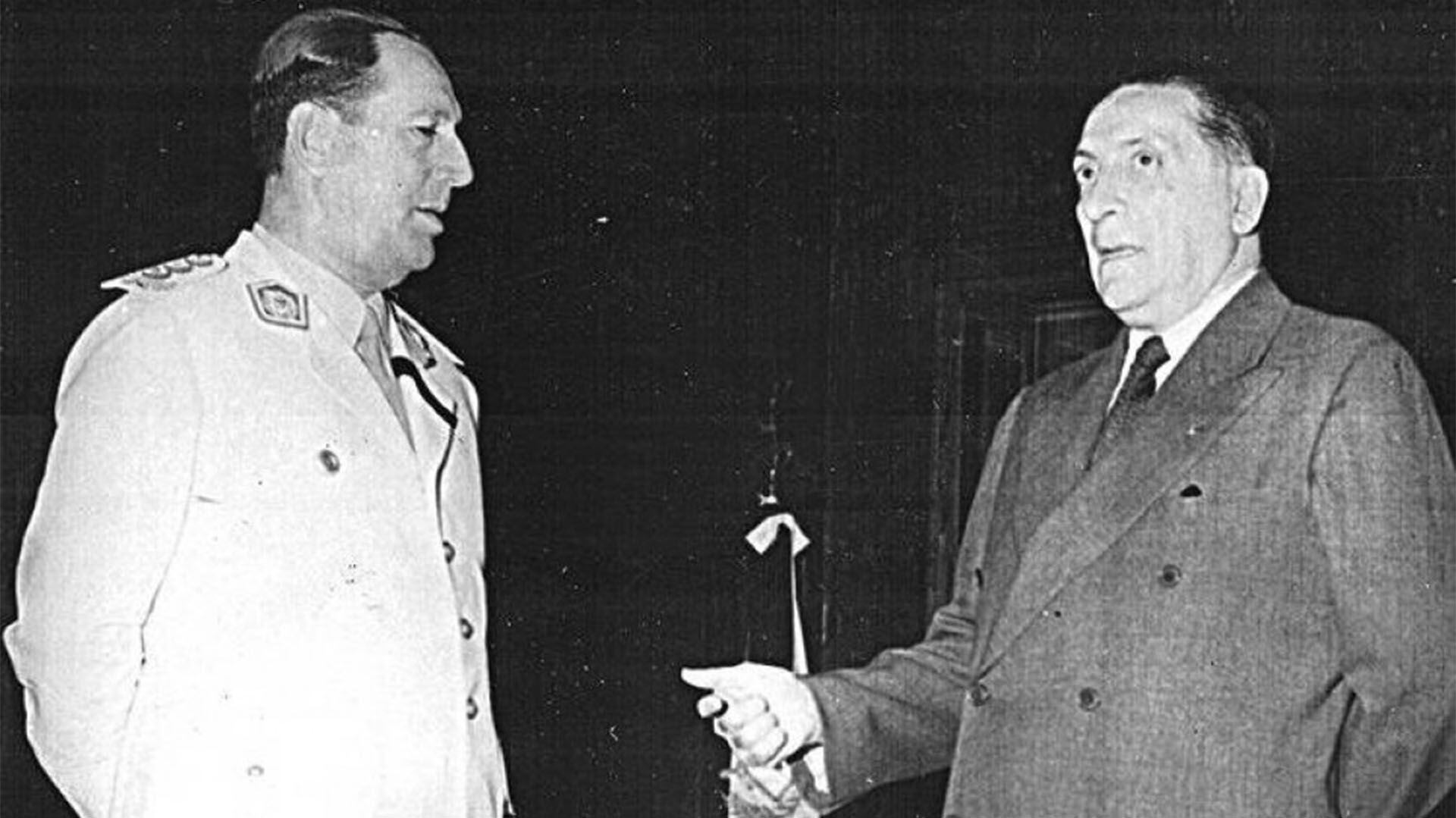 Alberto Teisaire junto a Perón tras ganar la elección como candidato a vicepresidente en 1954