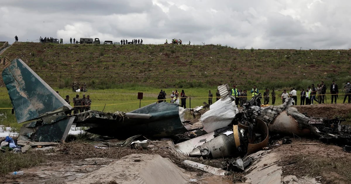 Tragödie in Nepal: 18 Tote bei Flugzeugabsturz am Flughafen Kathmandu.