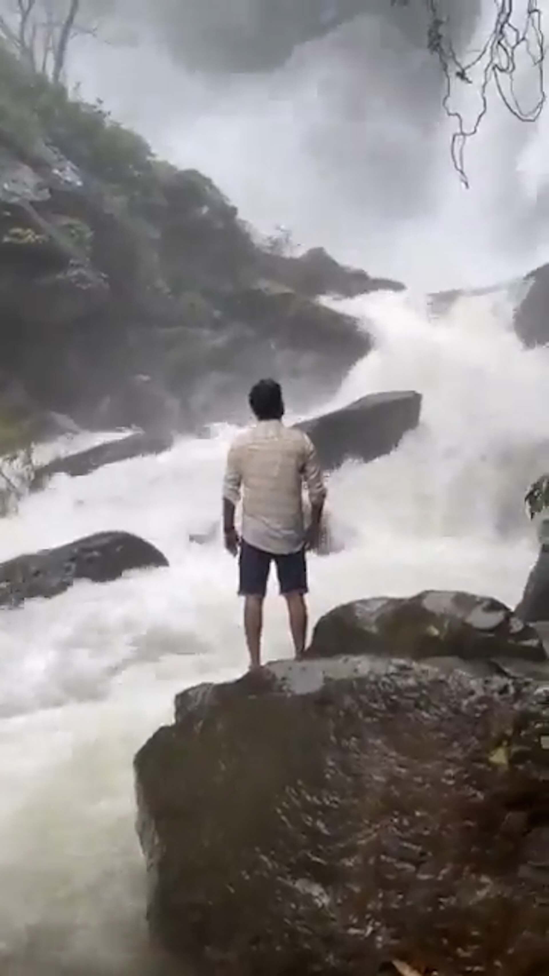 Murió un joven que cayó a un río cuando grababa un video