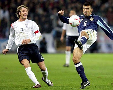 Inglaterra agregó la estrella de campeón del mundo a su equipación por primera vez en 2003.  162