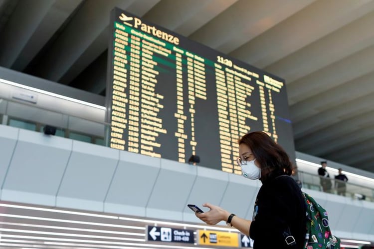 Varias aerolíneas internacionales suspendieron sus vuelos al norte de Italia (REUTERS/Yara Nardi/File Photo)