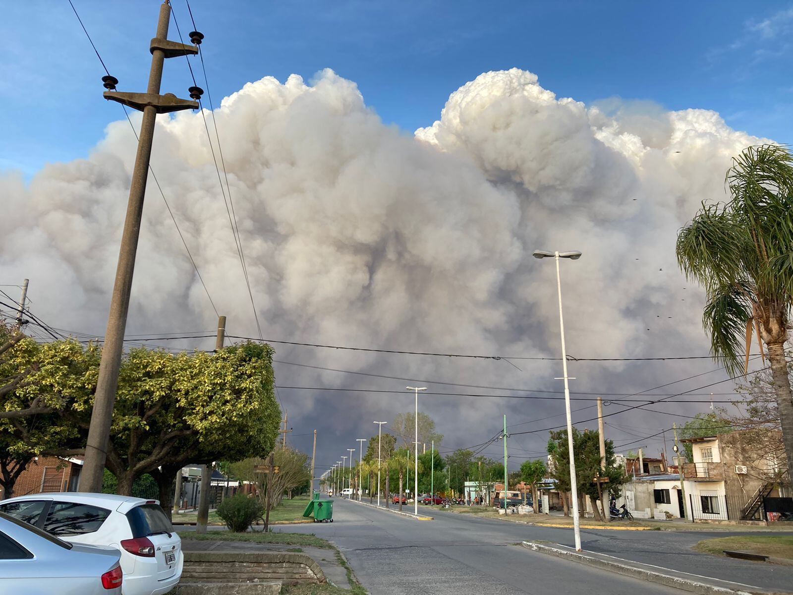 Los incendios forestales graves generan humo que llega lejos y afecta la salud de la población. Con la quema prescripta, se reducen los incendios graves/Archivo