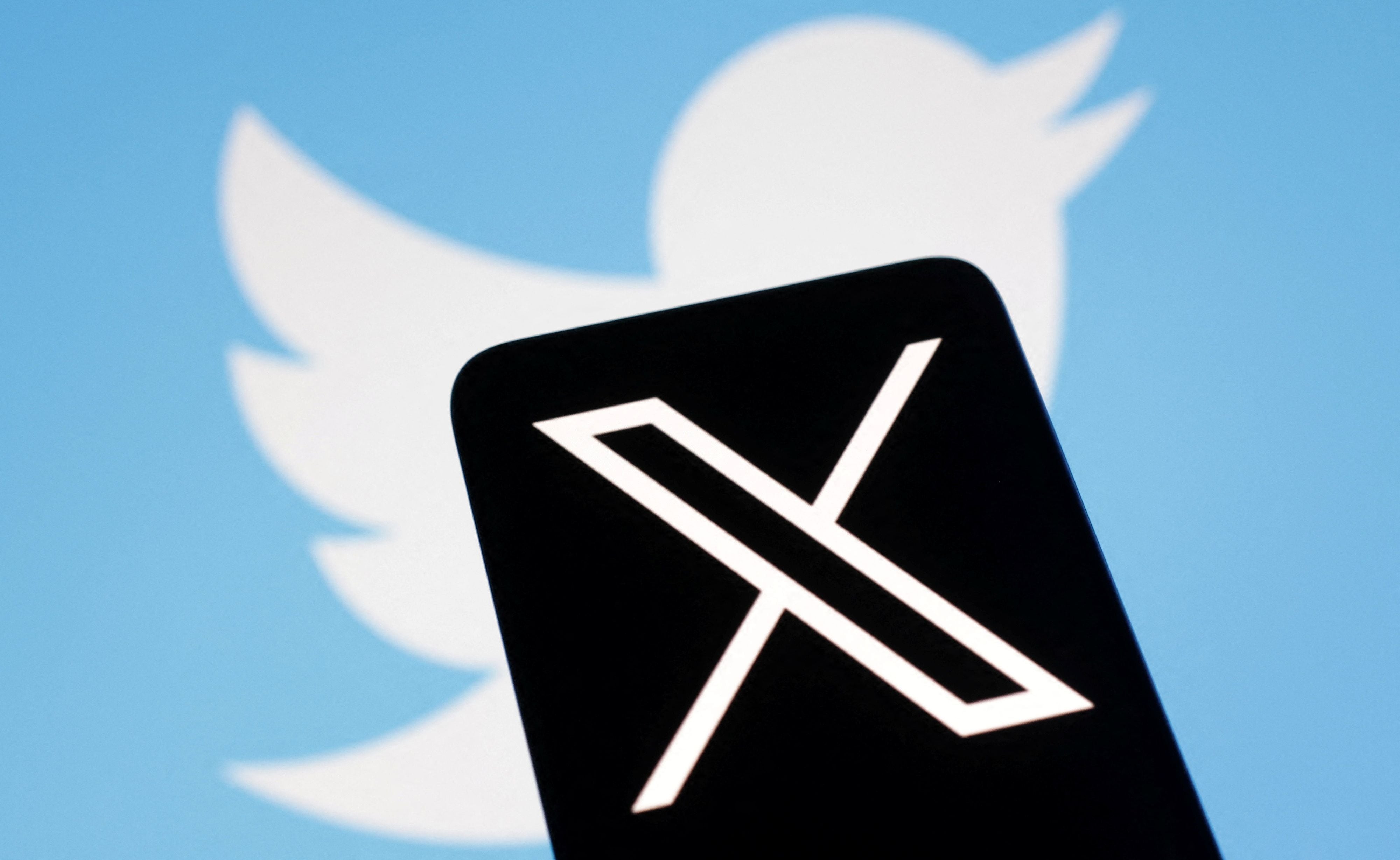 App Store requiere que los nombres de las aplicaciones tengan al menos dos caracteres, por lo que "X" continúa llamándose Twitter en esta plataforma. (REUTERS/Dado Ruvic)