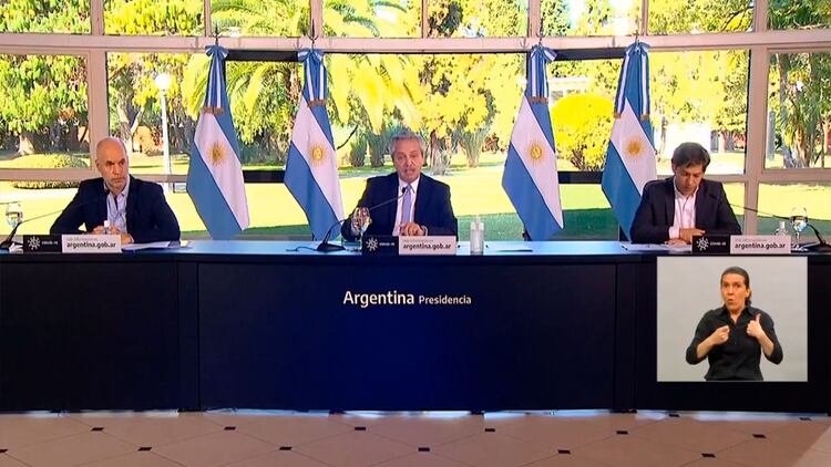 Alberto Fernández, junto a Axel Kicillof y Horacio Rodríguez Larreta, al anunciar la nueva etapa de aislamiento.