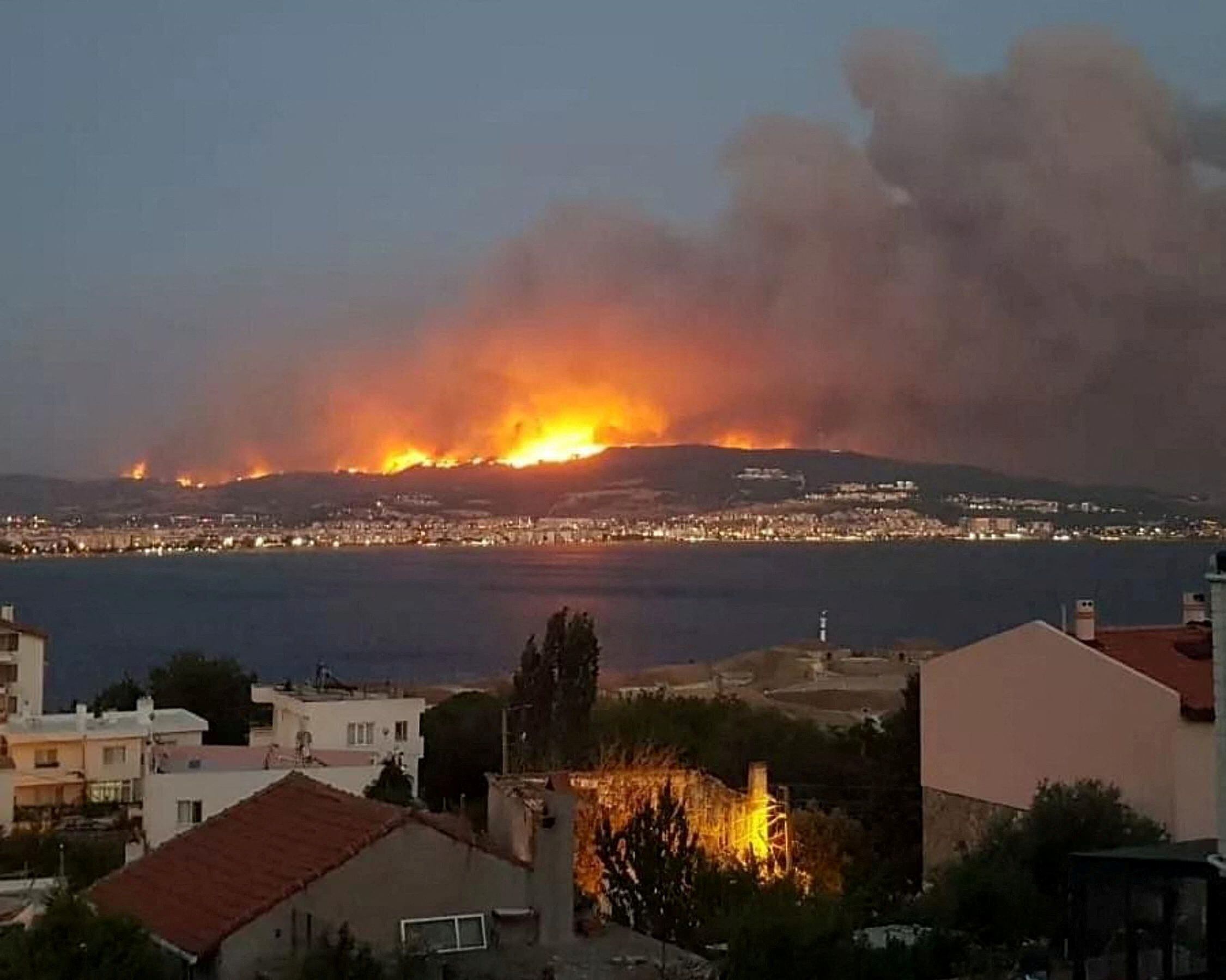 Incendio en Canakkale, Turquía (Reuters)