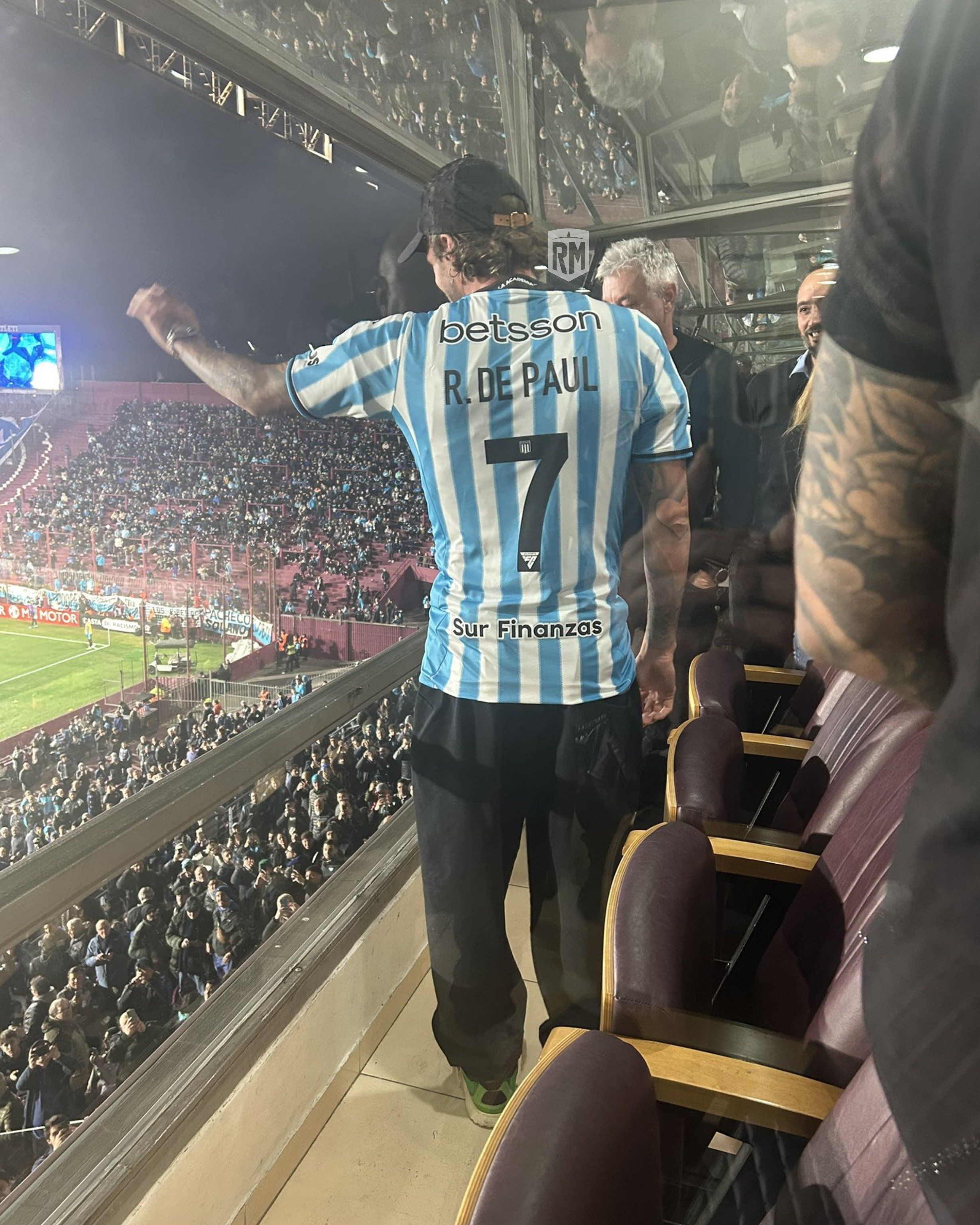 Rodrigo de Paul viendo a Racing por la Copa Sudamericana