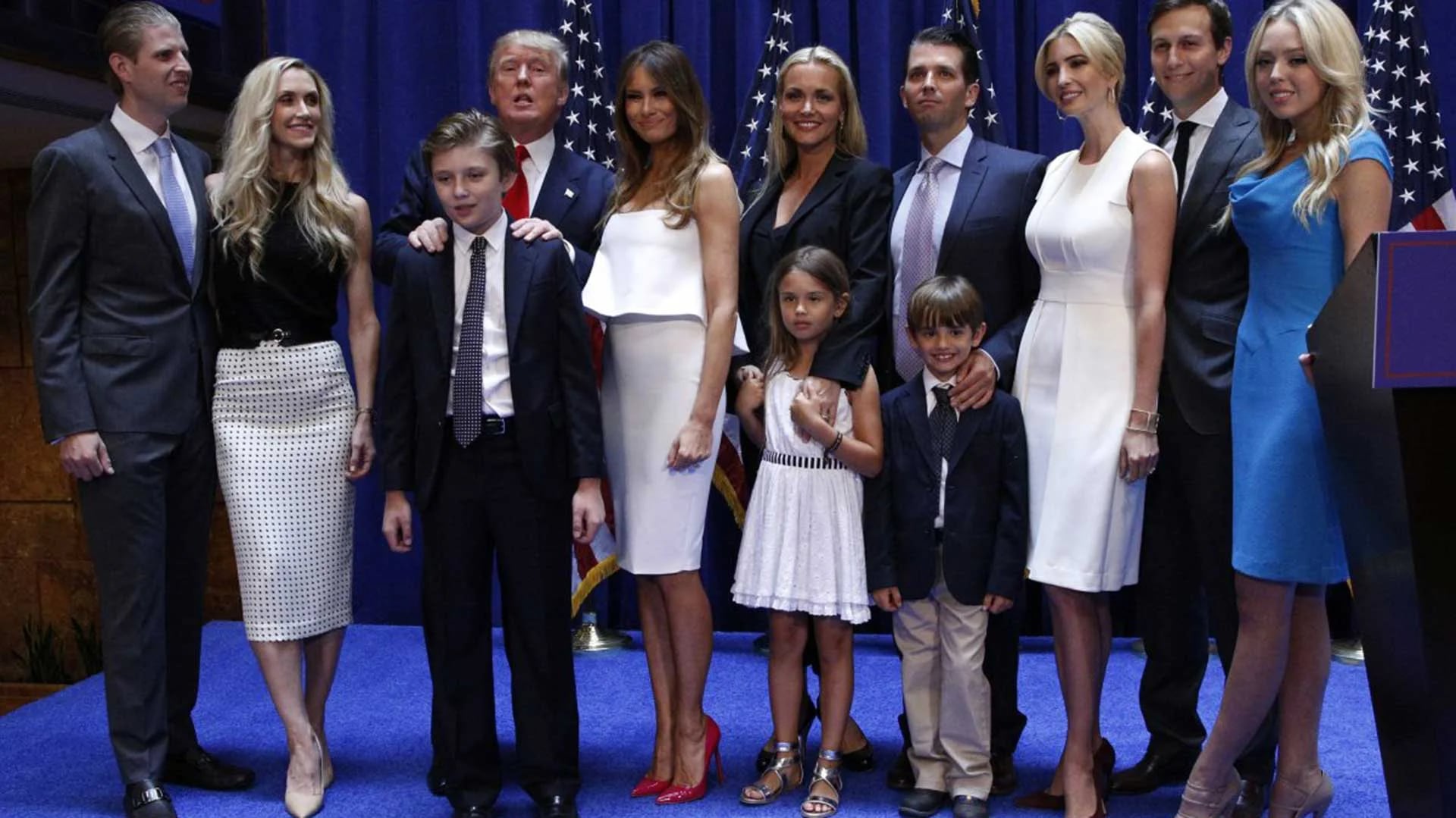 Donald Trump, junto a su actual esposa, hijos y nietos (Reuters)