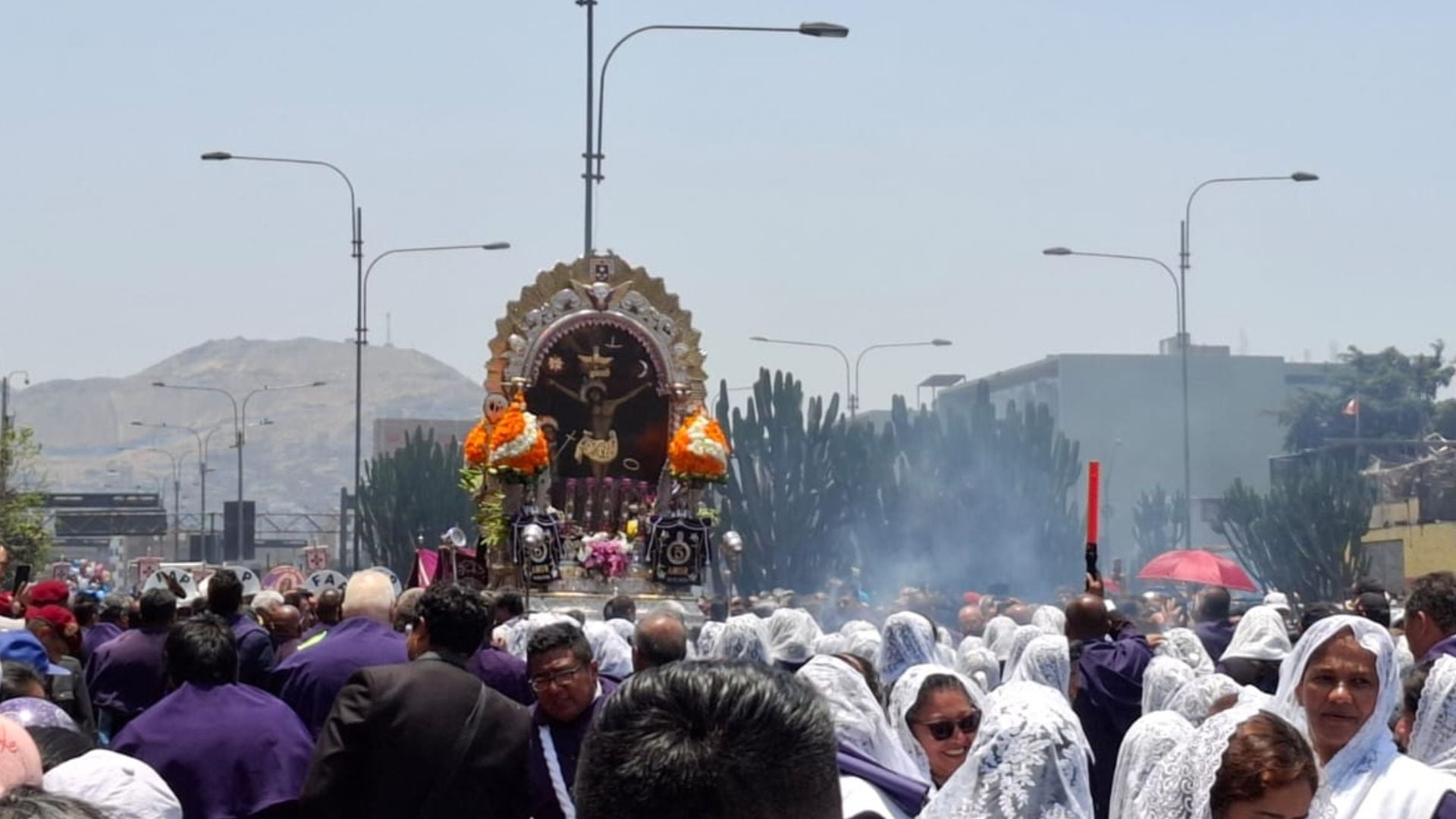 Señor de los Milagros recorre por las principales calles de Lima - Créditos: Jazmine Angulo/Infobae.