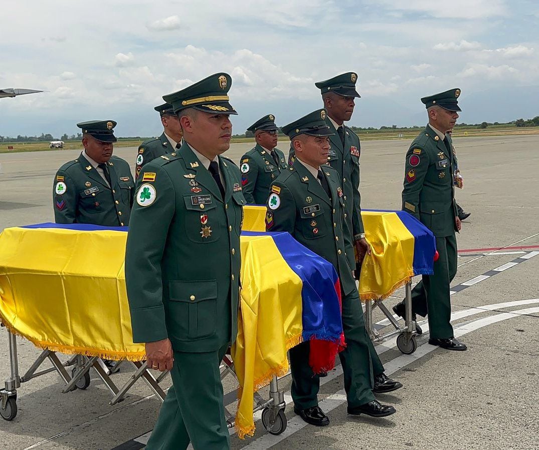 La Tercera División del Ejército Nacional recibió los cuerpos de Julián Patiño Arango y Bayron Vargas Correa - crédito @Ejercito_Div3/X