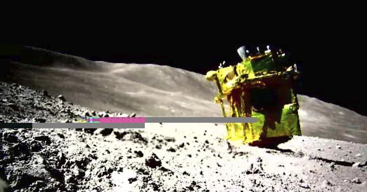Why did the Japanese probe that reached the Moon land on its nose?