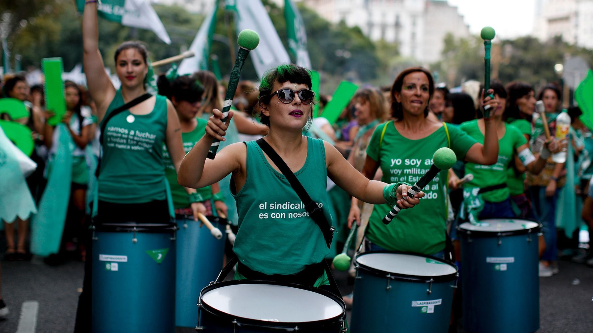 Un estudio mundial destaca los problemas de seguridad y violencia que enfrentan las mujeres en Argentina.