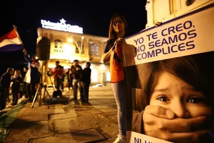 Foto de archivo de una manifestación contra del abuso infantil en Asunción (EFE/Nathalia Aguilar)
