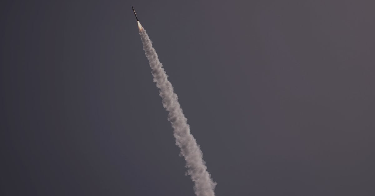 Il gruppo terroristico di Hamas ha lanciato un potente missile con una gittata di 250 km nel secondo aeroporto più grande di Israele.