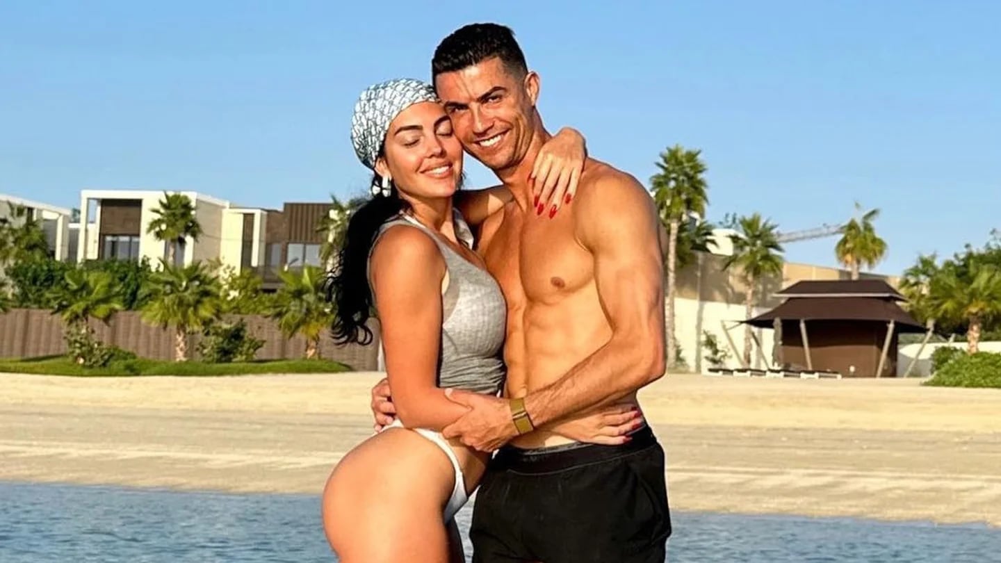 Las elitistas vacaciones de Cristiano Ronaldo y Georgina en el Mar Rojo: 7.000 euros la noche en una isla privada - Infobae