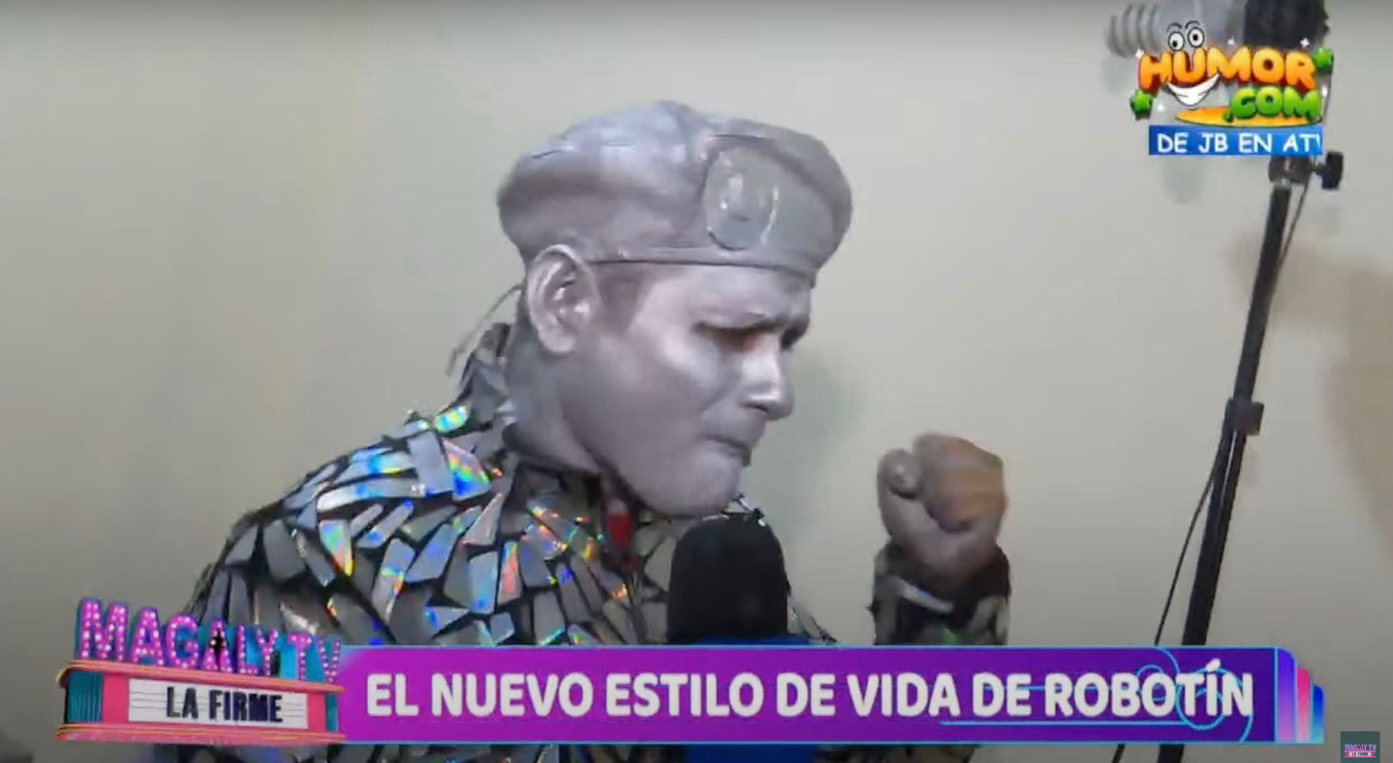 'Robotín' mostró el nuevo departamento donde se mudó con su mamá.