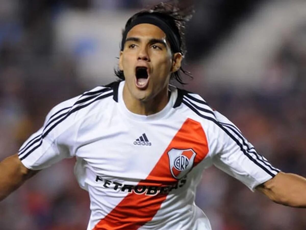 Cortesía o guiño? El cruce de mensajes entre River y Radamel Falcao por el  cumpleaños del colombiano - Infobae